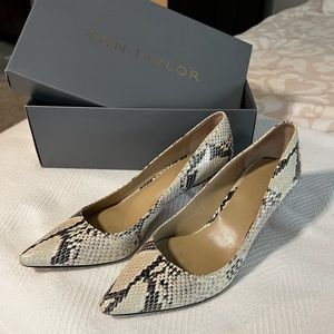 Ann Taylor ERYN2 Snake Kitten Pump size 7.5